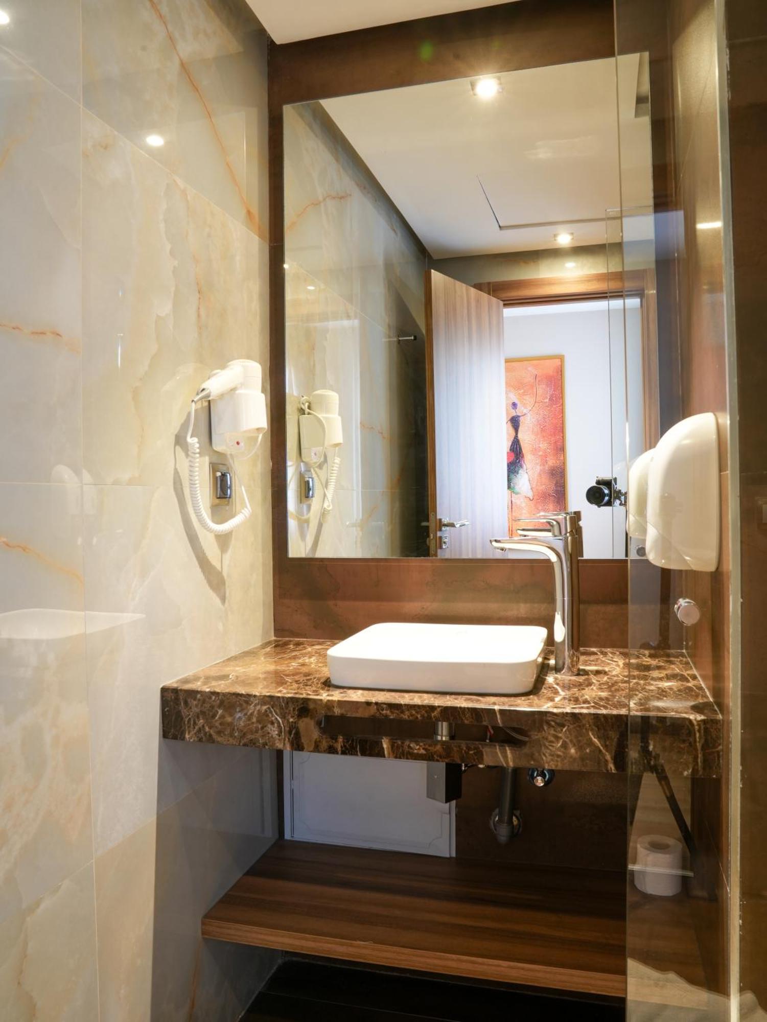 First Suites Hotel Рабат Экстерьер фото