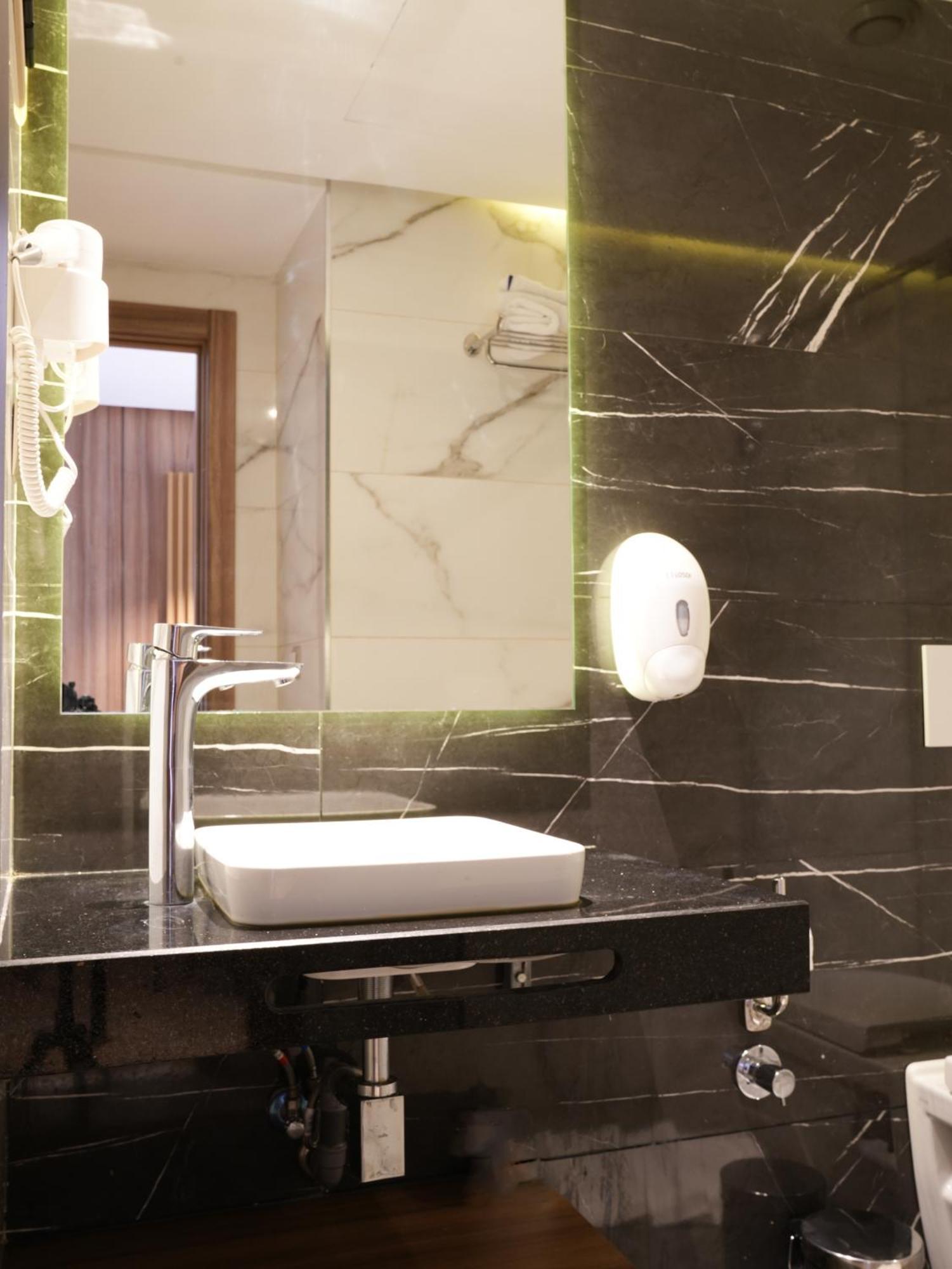 First Suites Hotel Рабат Экстерьер фото